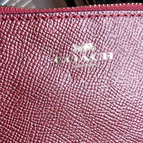 Coach Metallic Cherry Leather wristlet New without tags - Picture 8 of 16